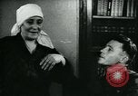 Standbild Sowjetischen Piloten Rammte einen deutschen Bomber spricht mit seiner Familie über es Sowjetunion, 1941, aus Sekunde 62 historischem Filmmaterial Videoclip 65675038623