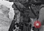 Standbild amerikanische Soldaten Camp Hale Colorado USA, 1944, aus Sekunde 49 historischem Filmmaterial Videoclip 65675038650