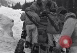 Standbild amerikanische Soldaten Camp Hale Colorado USA, 1944, aus Sekunde 50 historischem Filmmaterial Videoclip 65675038650