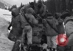 Standbild amerikanische Soldaten Camp Hale Colorado USA, 1944, aus Sekunde 54 historischem Filmmaterial Videoclip 65675038650