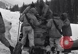 Standbild amerikanische Soldaten Camp Hale Colorado USA, 1944, aus Sekunde 55 historischem Filmmaterial Videoclip 65675038650