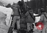 Standbild amerikanische Soldaten Camp Hale Colorado USA, 1944, aus Sekunde 57 historischem Filmmaterial Videoclip 65675038650