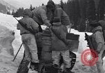 Standbild amerikanische Soldaten Camp Hale Colorado USA, 1944, aus Sekunde 58 historischem Filmmaterial Videoclip 65675038650
