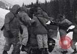 Standbild amerikanische Soldaten Camp Hale Colorado USA, 1944, aus Sekunde 61 historischem Filmmaterial Videoclip 65675038650