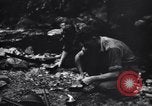 Standbild Jungle warfare Training Canungra Australien, 1943, aus Sekunde 59 historischem Filmmaterial Videoclip 65675038654