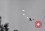 Immagine di Paracadutisti United States USA, 1943, secondo 49 filmato di repertorio 65675038661