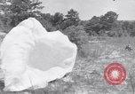 Immagine di Paracadutisti United States USA, 1943, secondo 54 filmato di repertorio 65675038661