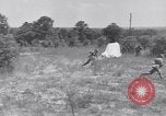 Immagine di Paracadutisti United States USA, 1943, secondo 56 filmato di repertorio 65675038661