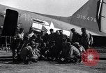 Standbild 511th Parachute Regiment Luzon Philippinen, 1945, aus Sekunde 8 historischem Filmmaterial Videoclip 65675038697