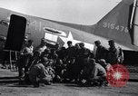 Standbild 511th Parachute Regiment Luzon Philippinen, 1945, aus Sekunde 9 historischem Filmmaterial Videoclip 65675038697