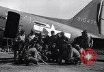 Standbild 511th Parachute Regiment Luzon Philippinen, 1945, aus Sekunde 16 historischem Filmmaterial Videoclip 65675038697