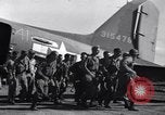 Standbild 511th Parachute Regiment Luzon Philippinen, 1945, aus Sekunde 18 historischem Filmmaterial Videoclip 65675038697