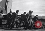 Standbild 511th Parachute Regiment Luzon Philippinen, 1945, aus Sekunde 20 historischem Filmmaterial Videoclip 65675038697
