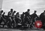 Standbild 511th Parachute Regiment Luzon Philippinen, 1945, aus Sekunde 21 historischem Filmmaterial Videoclip 65675038697