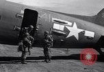 Standbild 511th Parachute Regiment Luzon Philippinen, 1945, aus Sekunde 34 historischem Filmmaterial Videoclip 65675038697