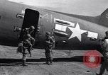 Standbild 511th Parachute Regiment Luzon Philippinen, 1945, aus Sekunde 35 historischem Filmmaterial Videoclip 65675038697