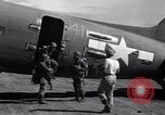 Standbild 511th Parachute Regiment Luzon Philippinen, 1945, aus Sekunde 37 historischem Filmmaterial Videoclip 65675038697