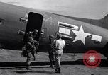 Standbild 511th Parachute Regiment Luzon Philippinen, 1945, aus Sekunde 38 historischem Filmmaterial Videoclip 65675038697