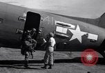 Standbild 511th Parachute Regiment Luzon Philippinen, 1945, aus Sekunde 39 historischem Filmmaterial Videoclip 65675038697