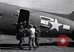 Standbild 511th Parachute Regiment Luzon Philippinen, 1945, aus Sekunde 40 historischem Filmmaterial Videoclip 65675038697