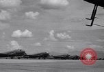 Standbild C 47 Flugzeuge Luzon Philippinen, 1945, aus Sekunde 15 historischem Filmmaterial Videoclip 65675038698