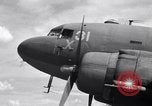 Standbild C 47 Flugzeuge Luzon Philippinen, 1945, aus Sekunde 20 historischem Filmmaterial Videoclip 65675038698