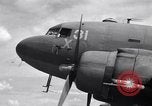 Standbild C 47 Flugzeuge Luzon Philippinen, 1945, aus Sekunde 21 historischem Filmmaterial Videoclip 65675038698