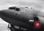Standbild C 47 Flugzeuge Luzon Philippinen, 1945, aus Sekunde 32 historischem Filmmaterial Videoclip 65675038698