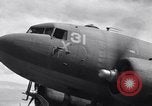 Standbild C 47 Flugzeuge Luzon Philippinen, 1945, aus Sekunde 35 historischem Filmmaterial Videoclip 65675038698