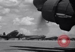 Standbild C 47 Flugzeuge Luzon Philippinen, 1945, aus Sekunde 40 historischem Filmmaterial Videoclip 65675038698