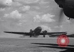 Standbild C 47 Flugzeuge Luzon Philippinen, 1945, aus Sekunde 42 historischem Filmmaterial Videoclip 65675038698