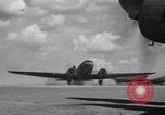 Standbild C 47 Flugzeuge Luzon Philippinen, 1945, aus Sekunde 43 historischem Filmmaterial Videoclip 65675038698