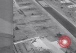 Standbild C 47 Flugzeuge Luzon Philippinen, 1945, aus Sekunde 57 historischem Filmmaterial Videoclip 65675038698