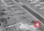 Standbild C 47 Flugzeuge Luzon Philippinen, 1945, aus Sekunde 58 historischem Filmmaterial Videoclip 65675038698
