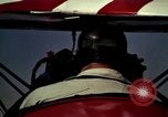 Standbild antiken Flugzeug geflogen von Gras Feld Los Angeles California USA, 1966, aus Sekunde 7 historischem Filmmaterial Videoclip 65675038706