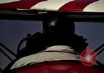 Standbild antiken Flugzeug geflogen von Gras Feld Los Angeles California USA, 1966, aus Sekunde 14 historischem Filmmaterial Videoclip 65675038706