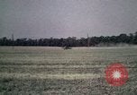 Standbild antiken Flugzeug geflogen von Gras Feld Los Angeles California USA, 1966, aus Sekunde 18 historischem Filmmaterial Videoclip 65675038706