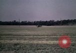 Standbild antiken Flugzeug geflogen von Gras Feld Los Angeles California USA, 1966, aus Sekunde 19 historischem Filmmaterial Videoclip 65675038706