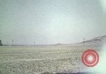 Standbild antiken Flugzeug geflogen von Gras Feld Los Angeles California USA, 1966, aus Sekunde 28 historischem Filmmaterial Videoclip 65675038706