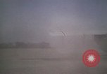 Standbild antiken Flugzeug geflogen von Gras Feld Los Angeles California USA, 1966, aus Sekunde 32 historischem Filmmaterial Videoclip 65675038706