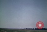 Standbild antiken Flugzeug geflogen von Gras Feld Los Angeles California USA, 1966, aus Sekunde 51 historischem Filmmaterial Videoclip 65675038706