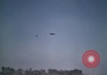 Standbild antiken Flugzeug geflogen von Gras Feld Los Angeles California USA, 1966, aus Sekunde 52 historischem Filmmaterial Videoclip 65675038706