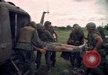 Standbild Betrieb Wahiawa verwundet Luft angehoben Cuchi Süd Vietnam, 1966, aus Sekunde 25 historischem Filmmaterial Videoclip 65675038727