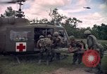 Standbild Betrieb Wahiawa verwundet Luft angehoben Cuchi Süd Vietnam, 1966, aus Sekunde 37 historischem Filmmaterial Videoclip 65675038727