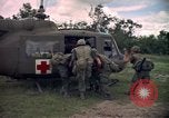 Standbild Betrieb Wahiawa verwundet Luft angehoben Cuchi Süd Vietnam, 1966, aus Sekunde 44 historischem Filmmaterial Videoclip 65675038727