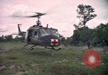 Standbild Betrieb Wahiawa verwundet Luft angehoben Cuchi Süd Vietnam, 1966, aus Sekunde 55 historischem Filmmaterial Videoclip 65675038727