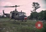 Standbild Betrieb Wahiawa verwundet Luft angehoben Cuchi Süd Vietnam, 1966, aus Sekunde 56 historischem Filmmaterial Videoclip 65675038727