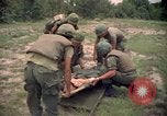 Standbild Betrieb Wahiawa verletzte mit Bell UH-1B Iroquois Huey Hubschrauber Cuchi Süd Vietnam, 1966, aus Sekunde 11 historischem Filmmaterial Videoclip 65675038728