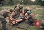 Standbild Betrieb Wahiawa verletzte mit Bell UH-1B Iroquois Huey Hubschrauber Cuchi Süd Vietnam, 1966, aus Sekunde 15 historischem Filmmaterial Videoclip 65675038728