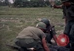 Standbild Betrieb Wahiawa verletzte mit Bell UH-1B Iroquois Huey Hubschrauber Cuchi Süd Vietnam, 1966, aus Sekunde 27 historischem Filmmaterial Videoclip 65675038728